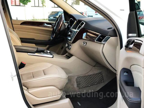 Внедорожник джип на свадьбу Mercedes Benz ML белый