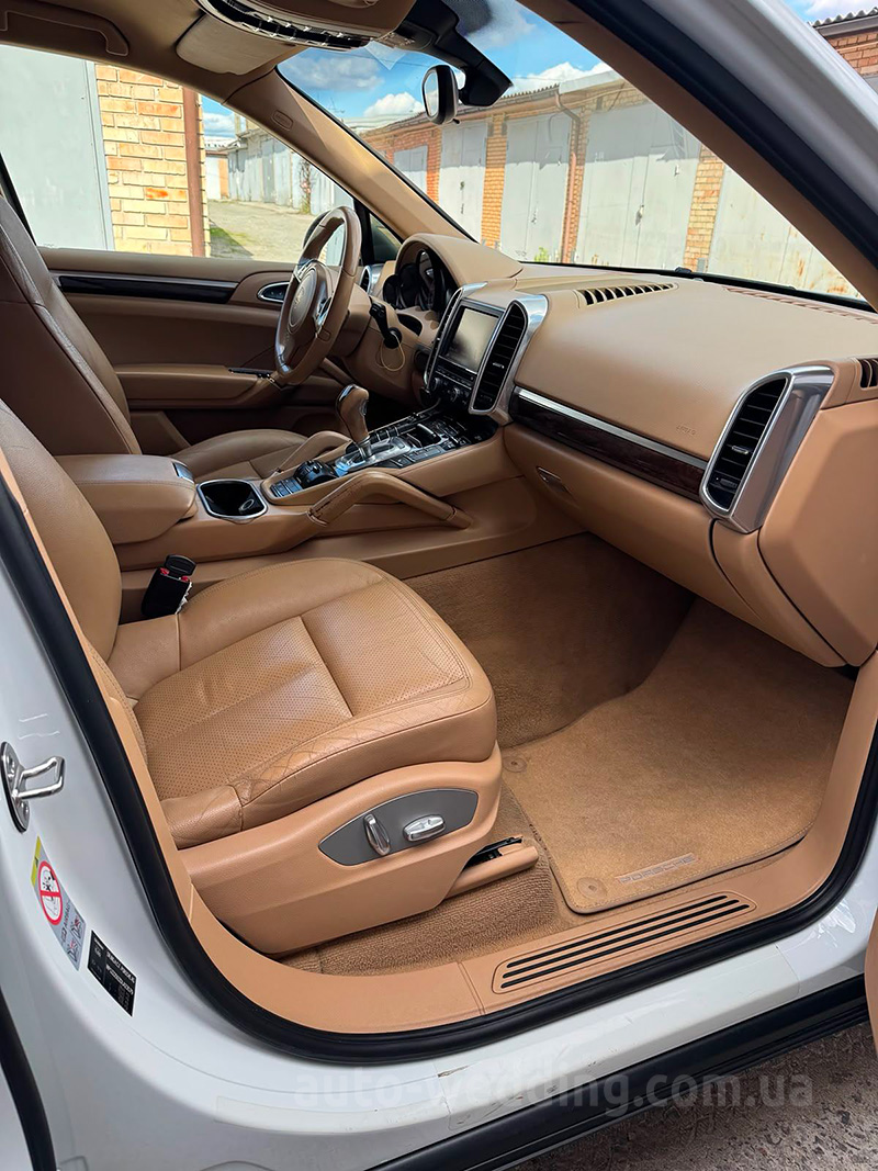 Внедорожник джип на свадьбу Porsche Cayenne с водителем в Киеве