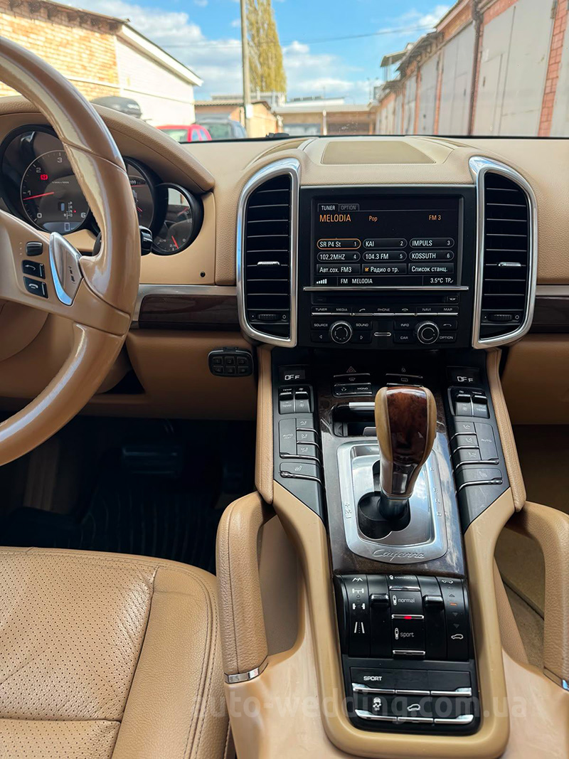 Внедорожник джип на свадьбу Porsche Cayenne с водителем в Киеве