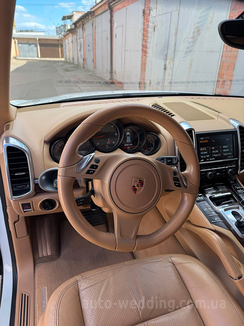 Внедорожник джип на свадьбу Porsche Cayenne с водителем в Киеве