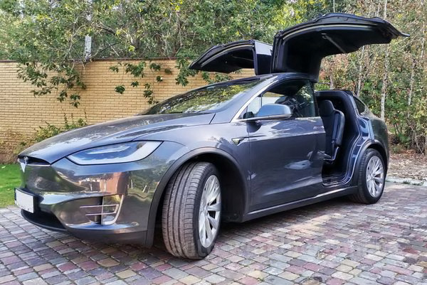 Электро внедорожник джип на свадьбу джип TESLA Model X серый