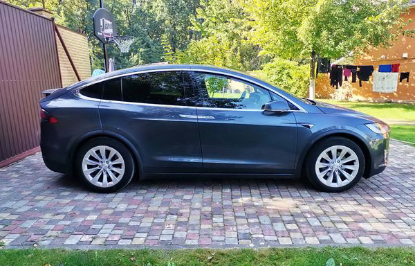 Электро внедорожник на свадьбу джип TESLA Model X серый