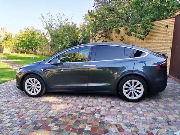 Электро внедорожник на свадьбу джип TESLA Model X серый