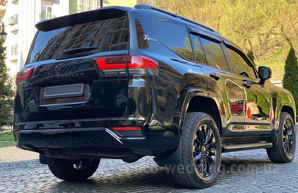 Внедорожник джип на свадьбу Toyota Land Cruiser 300