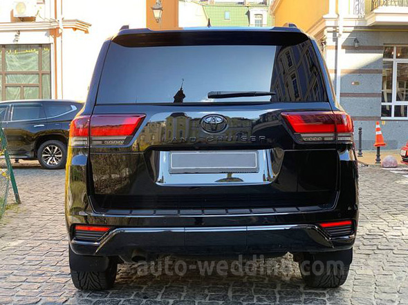 Внедорожник джип на свадьбу Toyota Land Cruiser 300