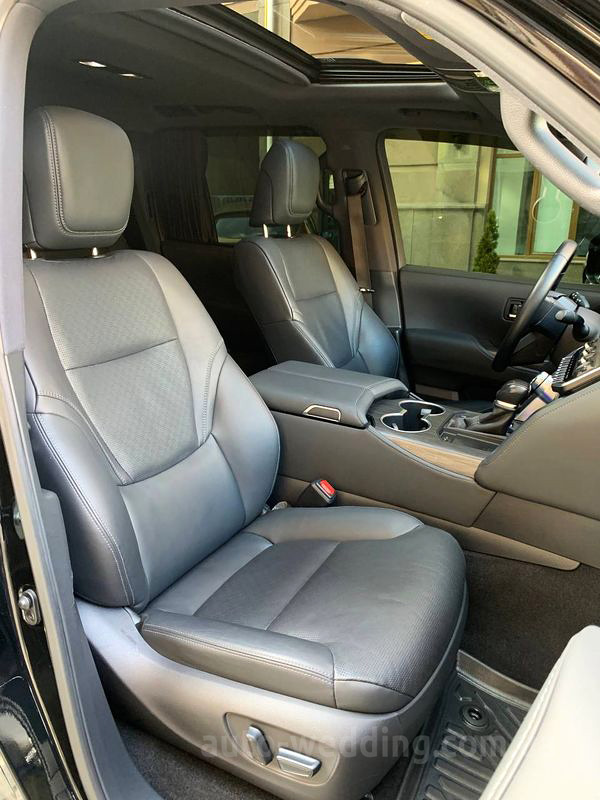 Внедорожник джип на свадьбу Toyota Land Cruiser 300