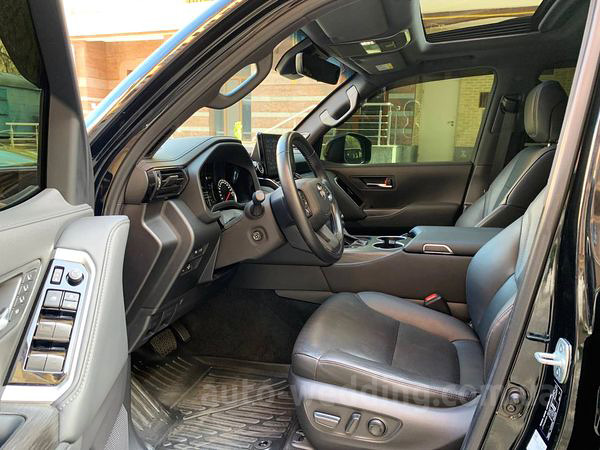 Внедорожник джип на свадьбу Toyota Land Cruiser 300