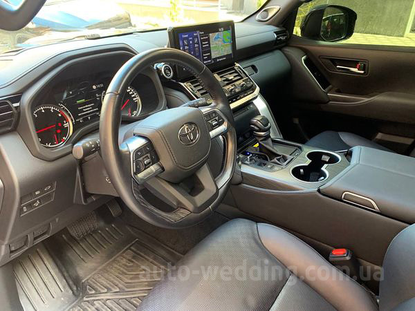 Внедорожник джип на свадьбу Toyota Land Cruiser 300