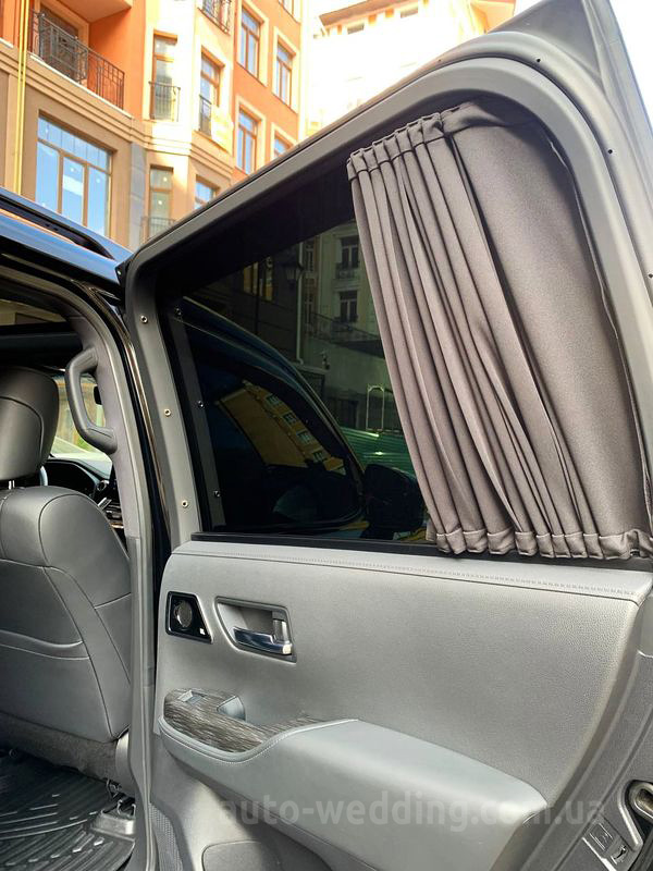Внедорожник джип на свадьбу Toyota Land Cruiser 300