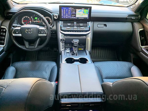 Внедорожник джип на свадьбу Toyota Land Cruiser 300