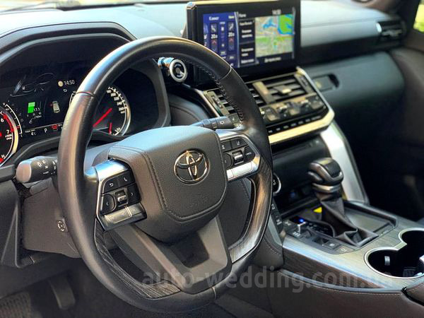 Внедорожник джип на свадьбу Toyota Land Cruiser 300