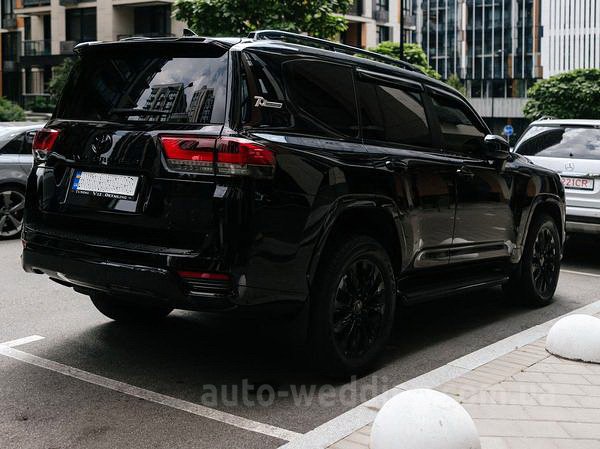 Внедорожник джип на свадьбу Toyota Land Cruiser 300