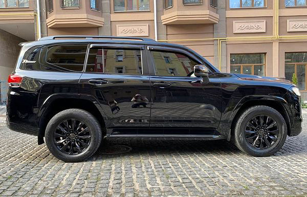 Внедорожник джип на свадьбу Toyota Land Cruiser 300