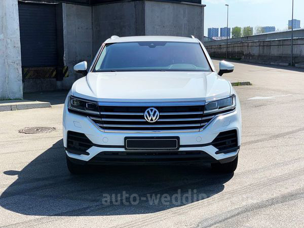 Внедорожник джип на свадьбу Volkswagen Touareg белый